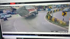 Lucky escape for roadside bystanders when truck flips in northern India