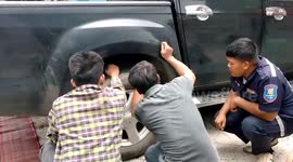 Cobra caught hiding inside pickup truck engine in Thailand