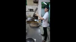 Vietnamese chef shows off cleaver flipping skills