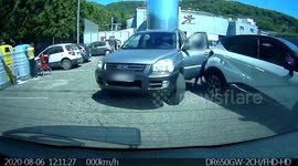 2 voitures, double accident. 2 cars, double accident. 2 macchine, 2 incidenti. DASH CAM