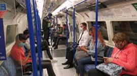 1_Police take passenger off tube for not wearing face mask