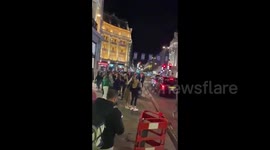 London's Oxford Circus flooded with people as 10 pm curfew on bars and restaurants comes into effect