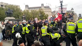 UK anti-lockdown police VIOLENTLY clash with protesters in Trafalgar Square