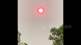 US: Glass Fire Turns Sun Red Over Sonoma County, CA