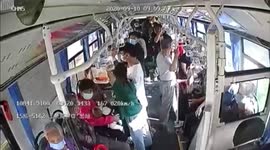 Chinese passengers applaud after brave bus driver stops thieves on board