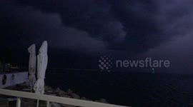 Watch as supercell approaches town on Adriatic coast with intense lightning and loud thunder