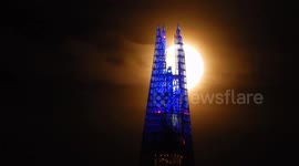 Harvest Moon glows through London's stunning skyline