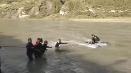 Police officers rescue motorists after car plunges into river in southern China