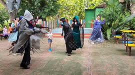 Uninvited GUEST appeared at dancing performance of 'vampires and ghosts'