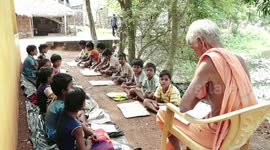 Meet the 104-year-old Indian man who has been teaching local children to read for 75 years