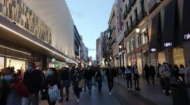 Streets of Madrid full of shoppers despite city-wide COVID-19 lockdown