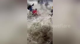 Spectators flee as massive tidal waves slam onto shore in eastern China