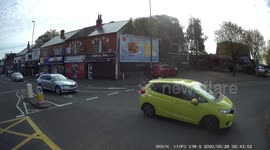 Lorry driver shocked as elderly lady attempts to go WRONG WAY around roundabout