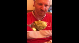 US man has nonchalant reaction to wasabi bomb challenge