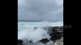 Cayman Islands: Winds Pick Up As Hurricane Delta Passes By 3