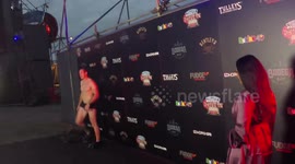 Katie Prices Ex Kieran Hayler shows of his body