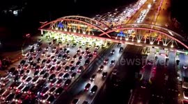 Vast traffic jam on highway marks end of China's National Day holiday
