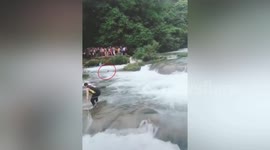 Tourists rescue girl after she fell into rapid water at Chinese scenic area