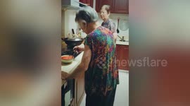 Sweet moment shows 74-year-old daughter and 96-year-old mum cook traditional food together during China's Mid-Autumn Festival