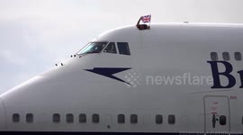 British Airways Pilot Waves the Union Jack Flag after landing the last British Airways 747 for the Final Time (+ Air Traffic Communcations)