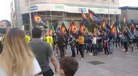 Miembros de la falange española marchan en el centro de Madrid España