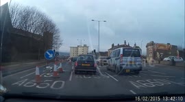Mercedes cuts through roadworks and runs two red lights - FG11 MYR
