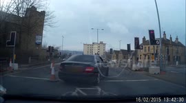 Mercedes driver runs red lights in Bradford, UK