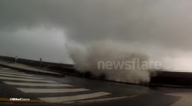 Images of a wave in San Sebastian - Imágenes de un oleaje en Donosti
