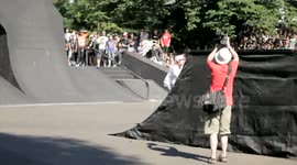 BMX Stunt Rider pulls