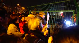 Crowds gather to see Prince William in Shanghai