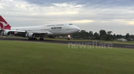 Historical Qantas 747 Final Landing