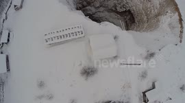 Huge sinkhole threatens Russian habitations