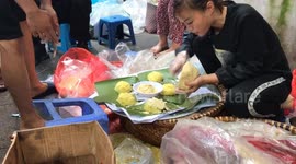 Witness the super-fast sticky rice wrapping of this Vietnamese woman