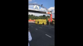 Rescue the man who committed suicide from the high bridge
