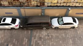 Chinese driver expertly moves minibus out of tiny parking space without a dent