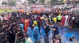 Thai police pelted with blue paint during clashes with protesters