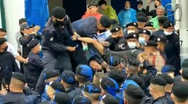 Thai protesters arrested amid clashes with police in Bangkok