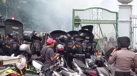 Protesters and police clash in Indonesian capital due to controversial Omnibus Law