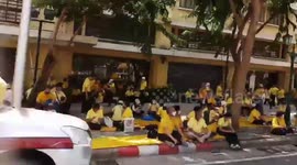 Thailand: Royalist Groups Show Up As Counter-Demonstration Against Pro-Democracy Protests In Bangkok
