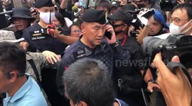 Thai police chief mobbed by angry protesters in Bangkok