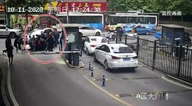 Chinese passersby lift car up together to rescue girl trapped underneath