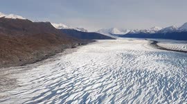 US man takes epic paramotor tour above Alaskan glacier in otherworldly landscape