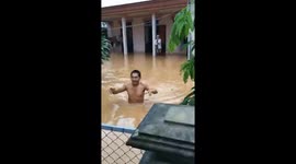 Thousands of homes inundated in deadly central Vietnam floods
