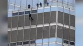 Man dangles from 16th floor of Trump Tower 'demanding to speak to US President'