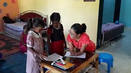Amputee teacher offers free education for children in western India