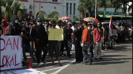 Indonesian activists protest against controversial labour laws passed by government