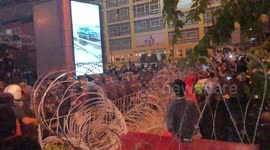 Thai protesters clash with police as they march to Government House
