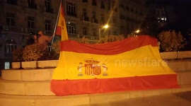 Simpatizantes del Partido de ultraderecha Vox se manifiestan enfrente del Congreso de los Diputados al finalizar la mocion de censura