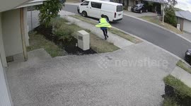'Sorry we missed you': Australia postal worker runs after claiming they tried to deliver non-existent parcel