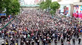 Demonstrators rally in Bangkok as prime minister ignores protesters' deadline to step down